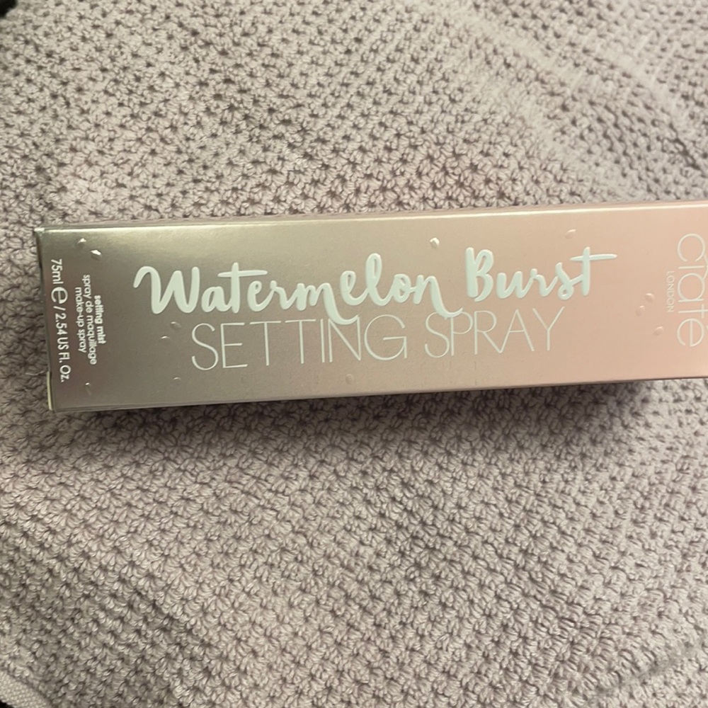 Never open setting spray